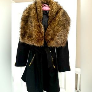 Buffalo coat with faux fur.